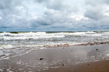 Sambia Yarımadası 'nın kuzey kıyısında fırtına, Zelenogradsk, Kaliningrad bölgesi, Rusya Federasyonu, 13 Temmuz 2017