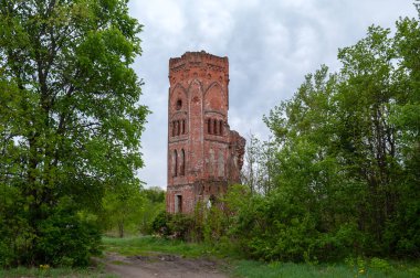 Znamenskoye malikanesisarayının köşe kulesi, Veshalovka köyü, Lipetsk ilçesi, Lipetsk Bölgesi, Rusya Federasyonu, 12 Mayıs 2018