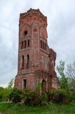 Znamenskoye malikanesisarayının köşe kulesi, Veshalovka köyü, Lipetsk ilçesi, Lipetsk Bölgesi, Rusya Federasyonu, 12 Mayıs 2018
