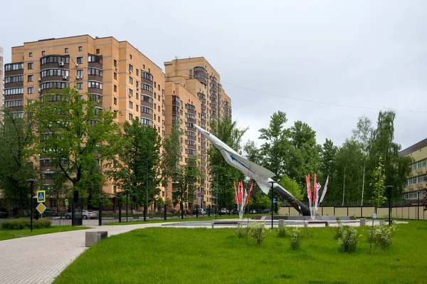 記念碑2020年5月30日ロシア連邦モスクワ州レウトフ Npo機械工学広場の ロケット3M25隕石 — ストック写真