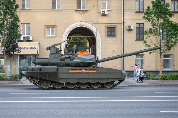 Tanque Batalla Principal 90M Sigue Largo Bolshaya Sadovaya Street Para — Foto de Stock