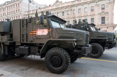 Tverskaya Caddesi 'ndeki Ural-63704 Tornado-U şasisi üzerinde TOS-2 