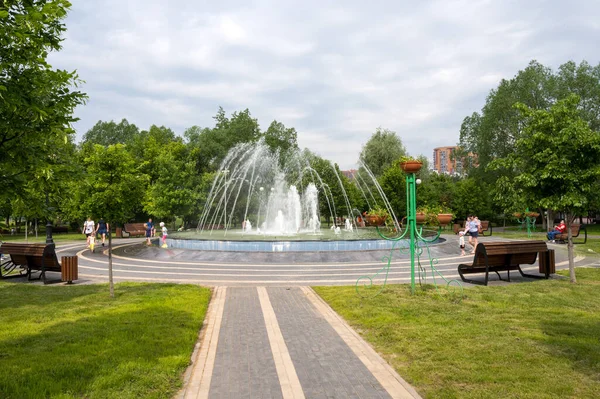 Brunnen Zentralen Stadtpark Reutov Gebiet Moskau Russische Föderation Juni 2020 — Stockfoto