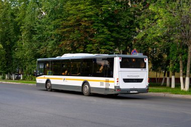 Yarı-alçak şehirler arası otobüs LiAZ-5292.65-03 Lenin Caddesi, Reutov, Moskova bölgesi, Rusya Federasyonu, 10 Temmuz 2020