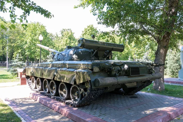 stock image Main battle tank T-80B in the square named after Hero of the Soviet Union Fyodor Poletaev, Moscow, Russian Federation, July 11, 2020