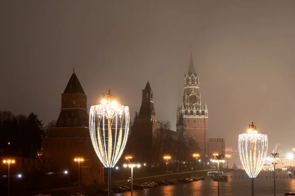 Zicht Torens Van Het Moskou Kremlin Lichtdecoraties Van Bolsjoi Moskvoretsky — Stockfoto