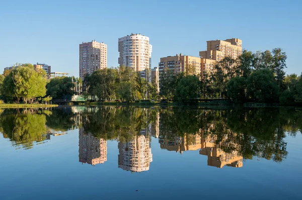 Nel Parco Factory Pond Reutov Regione Mosca Federazione Russa Agosto — Foto Stock