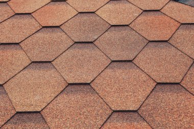  Çatıdaki kiremitler