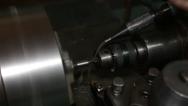 Torna Başında Geç Gösteride Eski Deri Makinenin Operatörü Eski Bir — Stok video
