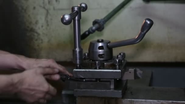 Lathe Action Old Lathe Lathe Shop Operator Machine Works Old — Stock Video