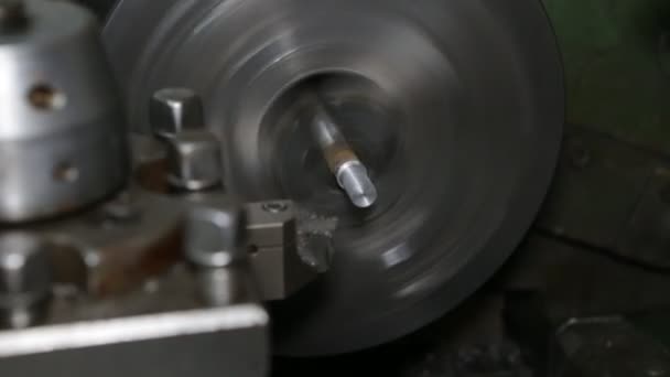 Drehmaschine Aktion Alte Drehmaschine Der Dreherei Der Maschinenbediener Arbeitet Einer — Stockvideo