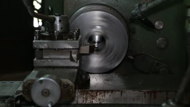 Lathe Action Old Lathe Lathe Shop Operator Machine Works Old — Stock Video