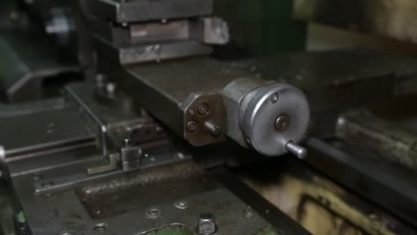 Drehmaschine Aktion Alte Drehmaschine Der Dreherei Der Maschinenbediener Arbeitet Einer — Stockvideo