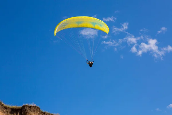 Paraglider Vliegen Blauwe Lucht Paragliding — Stockfoto