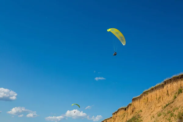 Paraglider Vliegen Blauwe Lucht Paragliding — Stockfoto