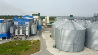 Havadan görünümü. Metal tahıl tarım bölge asansörde. Tahıl ambarı