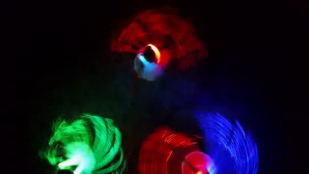 夜の屋外 Led の衣装で踊る少女 Led — ストック動画