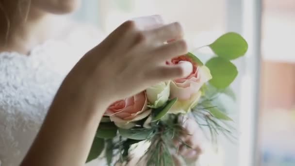 Bonito Ramo Bodas Mano Novia Flores Belleza Primer Plano — Vídeo de stock