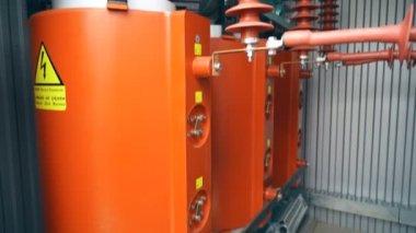 Trafo güneş güç istasyonu. Alternatif kaynak elektrik.