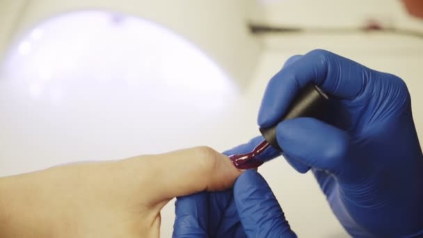 Manicura Pulido Uñas Con Esmalte Uñas Rojo Salón Belleza Cuidado — Vídeos de Stock