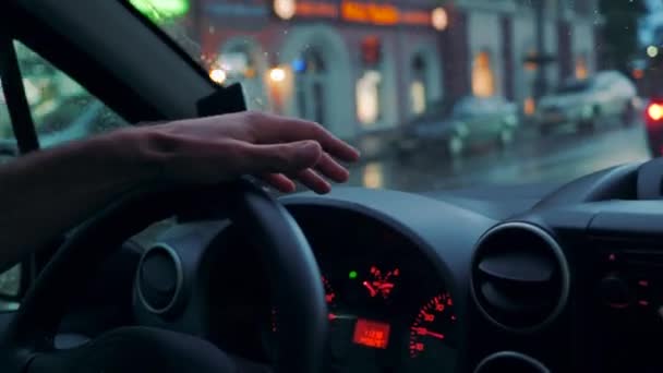 Het Besturen Van Een Auto Een Verkeersopstopping Slechte Weersomstandigheden Hand — Stockvideo