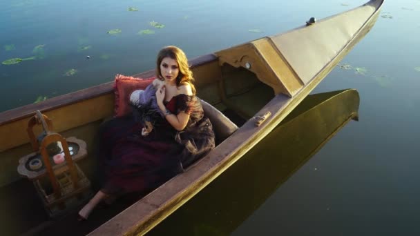 Giovane Donna Gondola Venezia Donna Con Una Maschera Carnevale — Video Stock