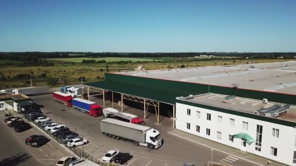 Vista Aérea Una Gran Fábrica Estacionamiento Parte Delantera — Vídeo de stock