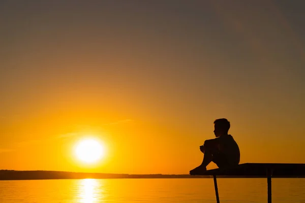 Little Kid Sits Bridge Looks River Background Sunset Boy Relax — Stock Photo, Image