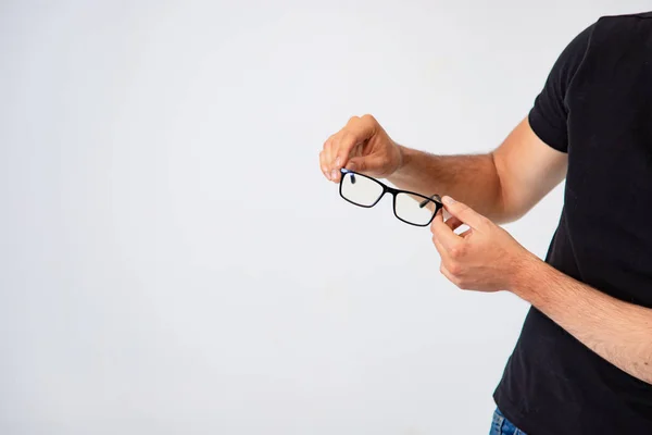 Óculos Moda Com Uma Moldura Preta Estão Nas Mãos Homem — Fotografia de Stock