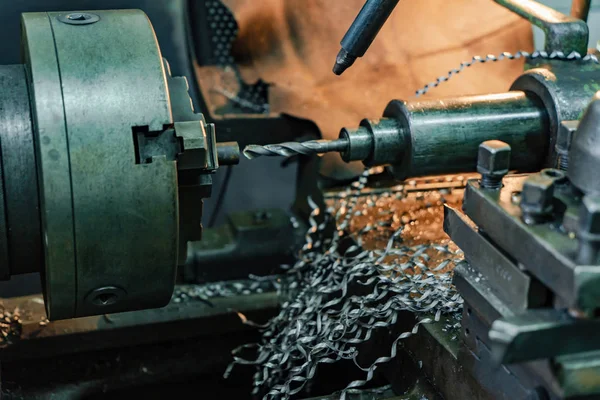 Virutas Metal Caen Torno Lugar Trabajo Planta Primer Plano — Foto de Stock