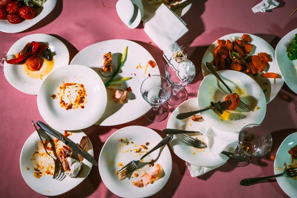 Comida Sobrante Después Fiesta Comida Sucia Después Terminar Banquete Concepto —  Fotos de Stock