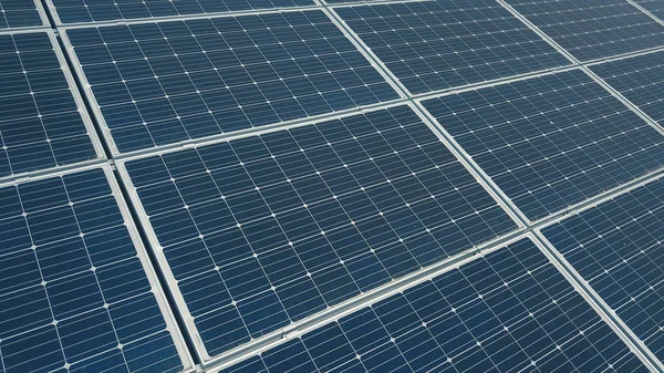 太阳能发电技术 替代能源 蓝天太阳能电池板模块 — 图库照片