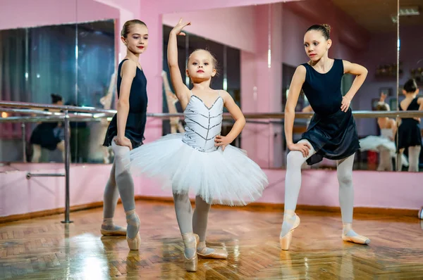 Group Three Little Ballet Dancers Tutu Standing Poses Dance Hall — Stock Photo, Image