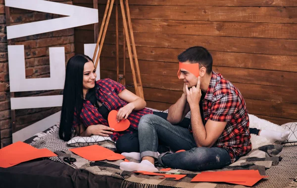 Young Couple Making Hearts Red Paper Valentine Day Sitting Bed — Stock Photo, Image