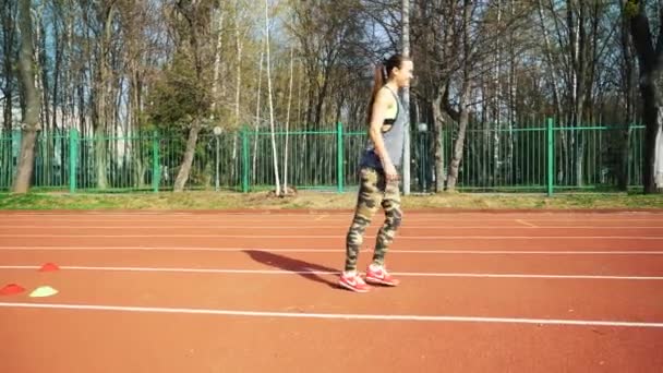 Donna Atletica Correre Sulla Pista Stile Vita Sano Fitness — Video Stock