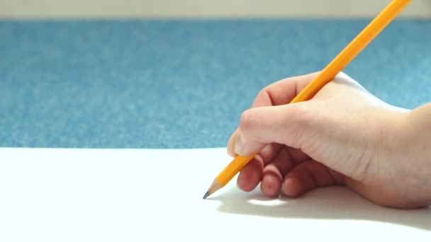 Fille Faisant Des Croquis Crayon Sur Papier Jeune Femme Apprend — Video