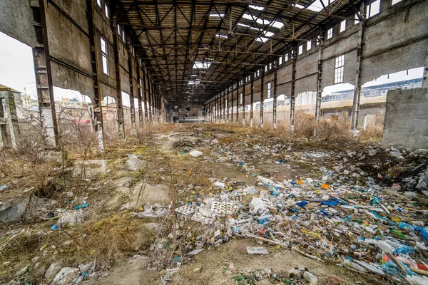 Заброшенный Разрушенный Интерьер Здания Старый Промышленный Комплекс — стоковое фото