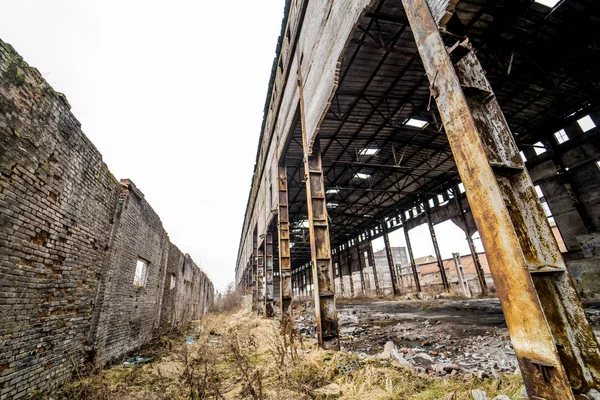 Verlassene Fabrik Ruinen Einer Stark Verschmutzten Industriefabrik — Stockfoto