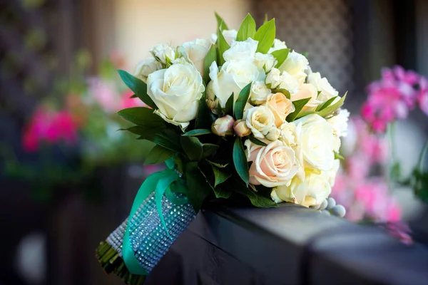 Wedding bouquet . The bride's bouquet. Wedding Accessories — Stock Photo, Image