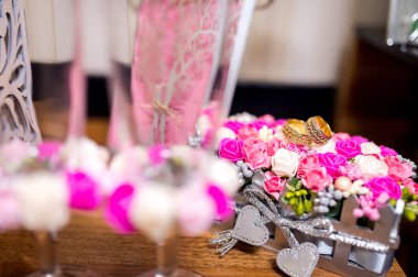 Aşk sembolik alyanslar