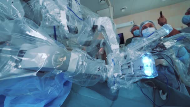 Moderní Chirurgický Systém Lékařský Robot Minimálně Invazivní Robotická Operace — Stock video