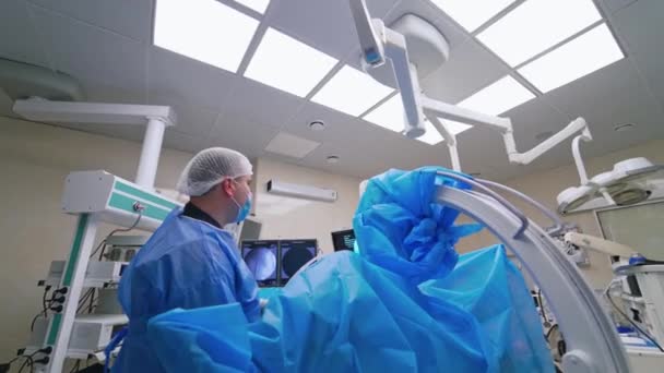 Vue Latérale Chirurgien Dans Une Salle Opération Moderne Médecin Professionnel — Video