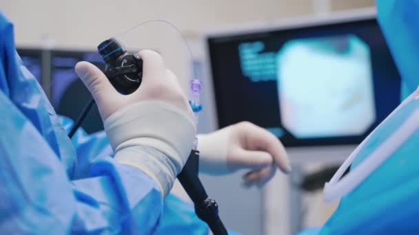 Technologies Innovantes Chirurgie Gros Plan Les Mains Médecin Tiennent Instrument — Video