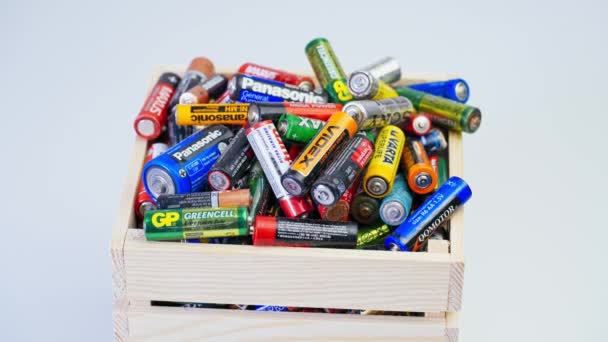 Antiguas Baterías Alcalinas Concepto Residuos Peligrosos — Vídeos de Stock