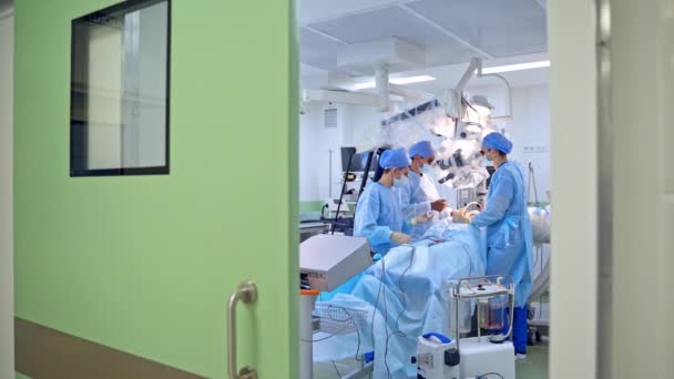 Operating Room Corridor Clinic Group Surgeons Perform Operation Patient Use — Stock Video