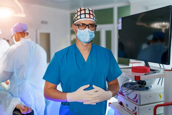 Läkare Mask Skrubb Glasögon Och Latexhandskar Kirurger Som Utför Kirurgiska — Stockfoto