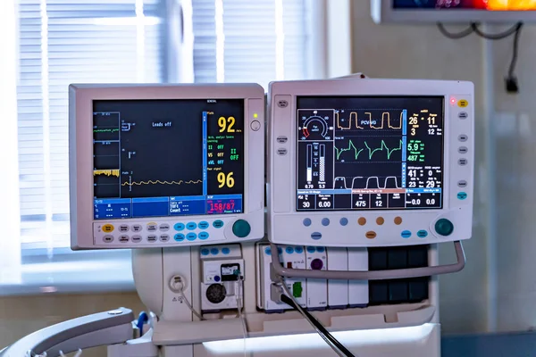 Hastane Tasarım Konsepti Modern Klinikteki Ameliyathane Testli Ekran Kalp Atışı — Stok fotoğraf