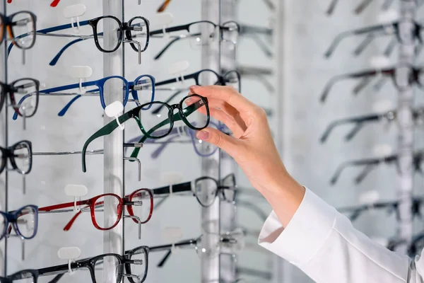 Fila Gafas Una Óptica Tienda Anteojos Soporte Con Gafas Tienda — Foto de Stock