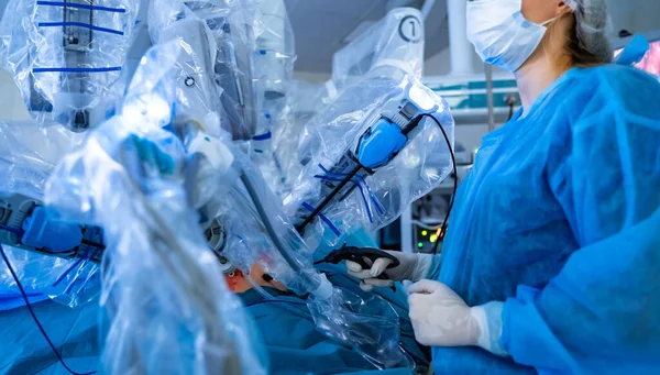 Da Vinci Cerrahi. Robotla ilgili tıbbi operasyon. Tıbbın Geleceği