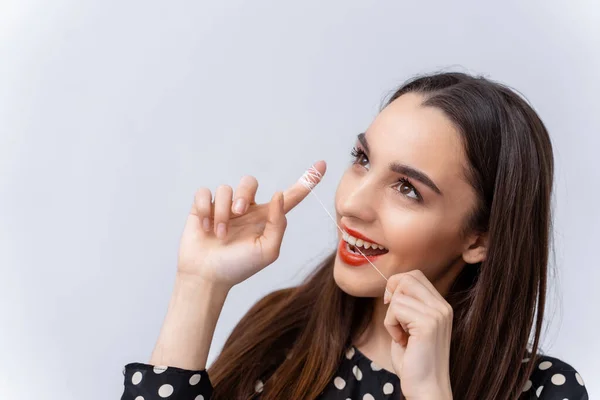 Vrouwenportret Natuurlijke Schoonheid Mensen Emoties Kijk Naar Zijkant Vingers Buurt — Stockfoto